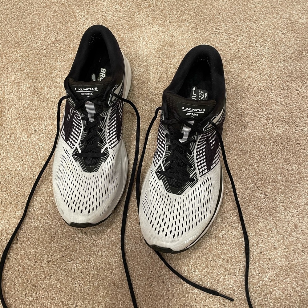 NWOT Men’s, size 11 Brooks Launch 5 running shoe